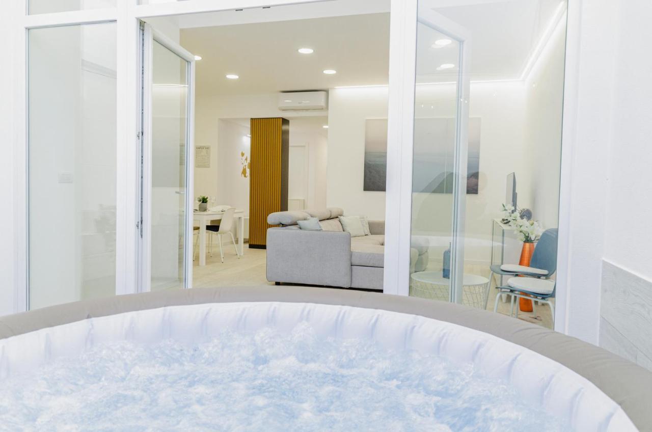 Spa & Relax Aesthetic Apartment 50M Dal Mare Monopoli Esterno foto